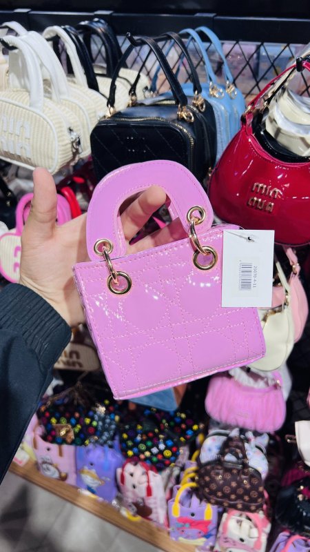 دزينه 12 حبه من شنط الأطفال.